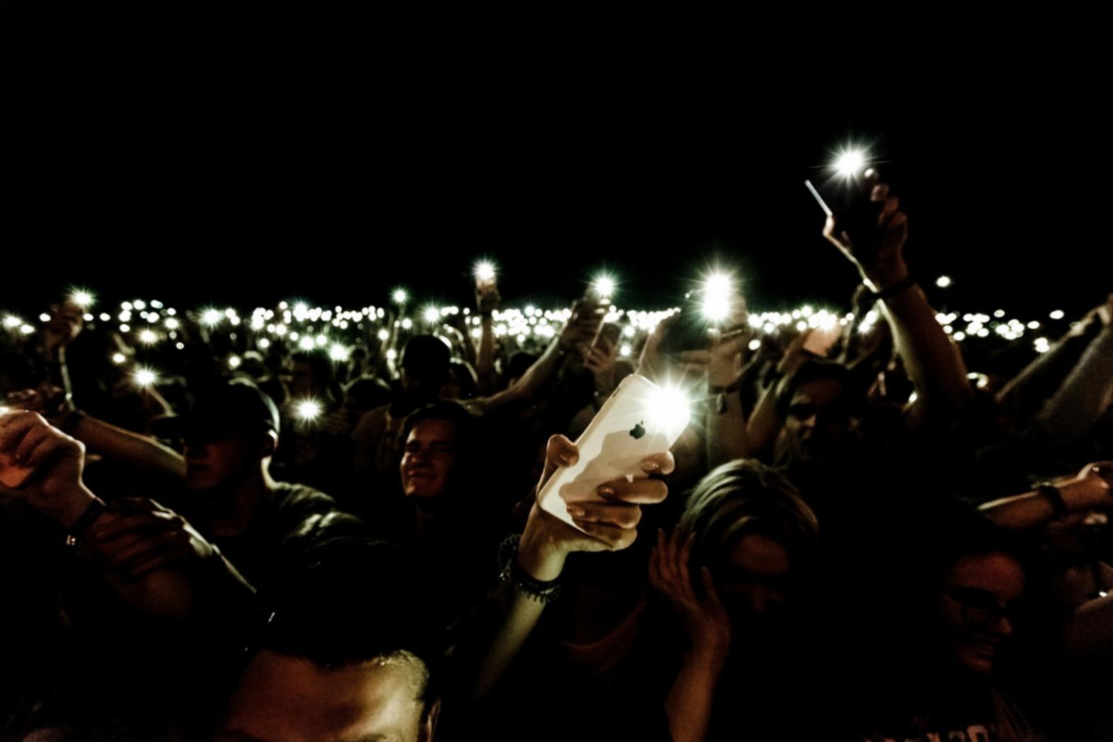 Студійне обладнання під час запису музики